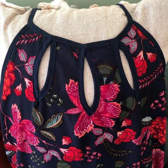 Cute Papermoon tank top - Picture 2 of 5